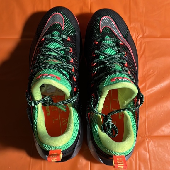 Nike Lebron XII 12 Low Remix Black Metallic Silver Green 724557-003 Size 9 - Picture 6 of 9